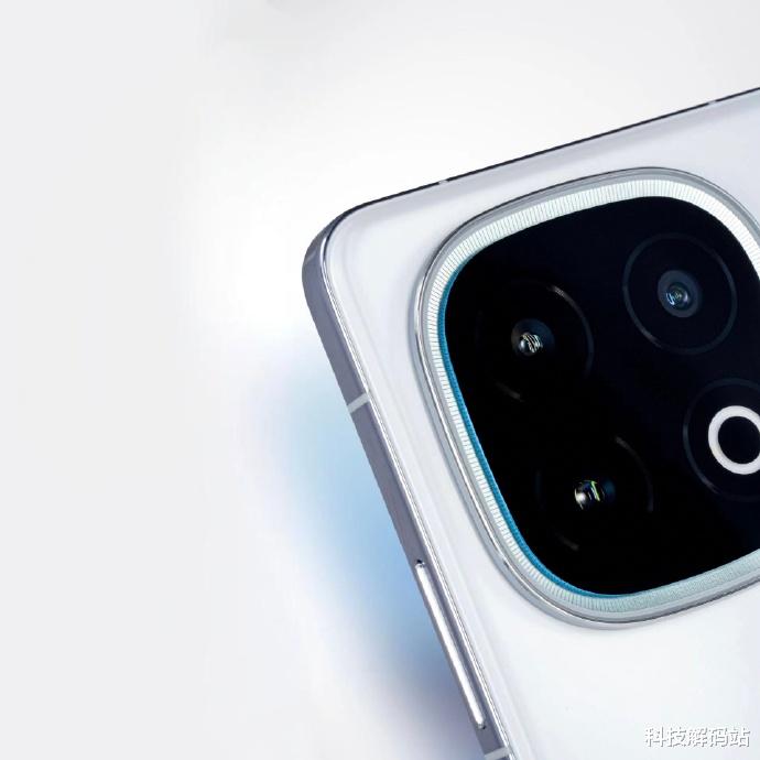 手表秒变对讲机?曝iQOO13支持无网通信,最远支持1.5公里