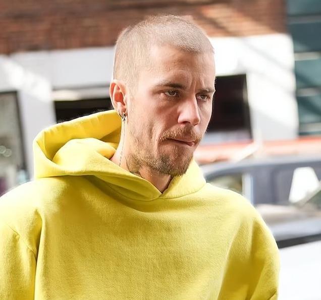 贾斯汀·比伯被曝精神崩溃,妻子闺蜜团集体劝离婚