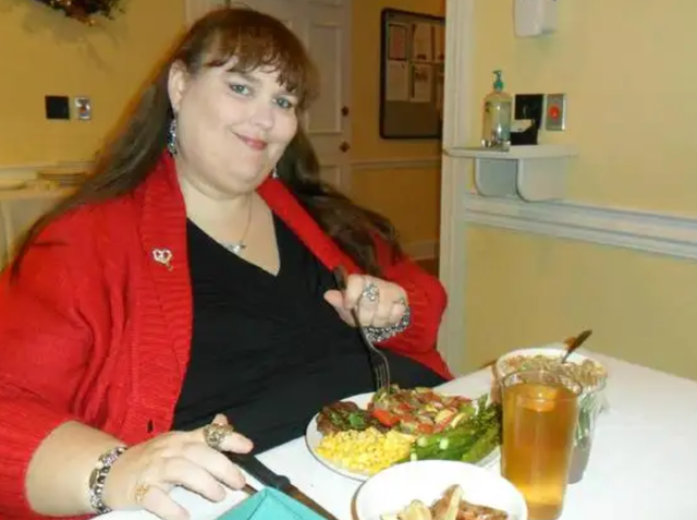 1450斤“大号美女”被高富帅倒追,产下两子后,继续冲击1吨体重