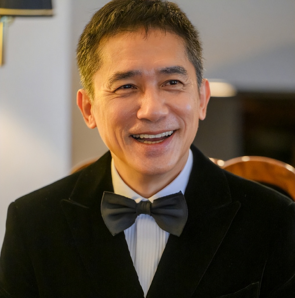 东京这一天,殷桃的松弛,赵丽颖的脸,却全被何超琼抢了风头