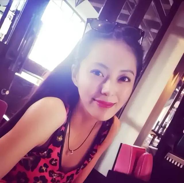 她被称为中国第一黄金身材,颜值也好,嫁个好丈夫幸福惹人羡