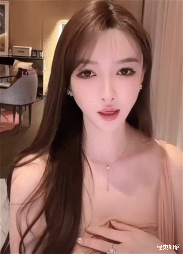 央妈出手打脸叶柯，亲自为伍佰撑腰，网友喊话黄晓明：快出来乐呵