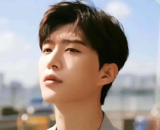 个个红得发紫，却拿不出一部像样的代表作，这8位明星羞不羞