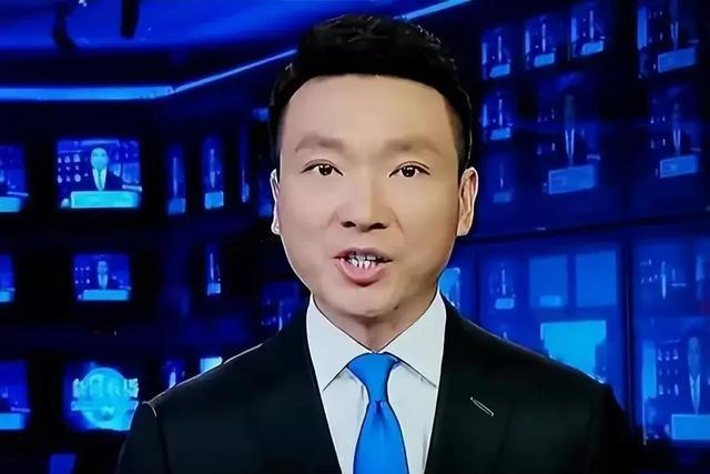 央视主持贺红梅：27岁上新闻联播，搭档康辉传绯闻，56岁婚姻成谜