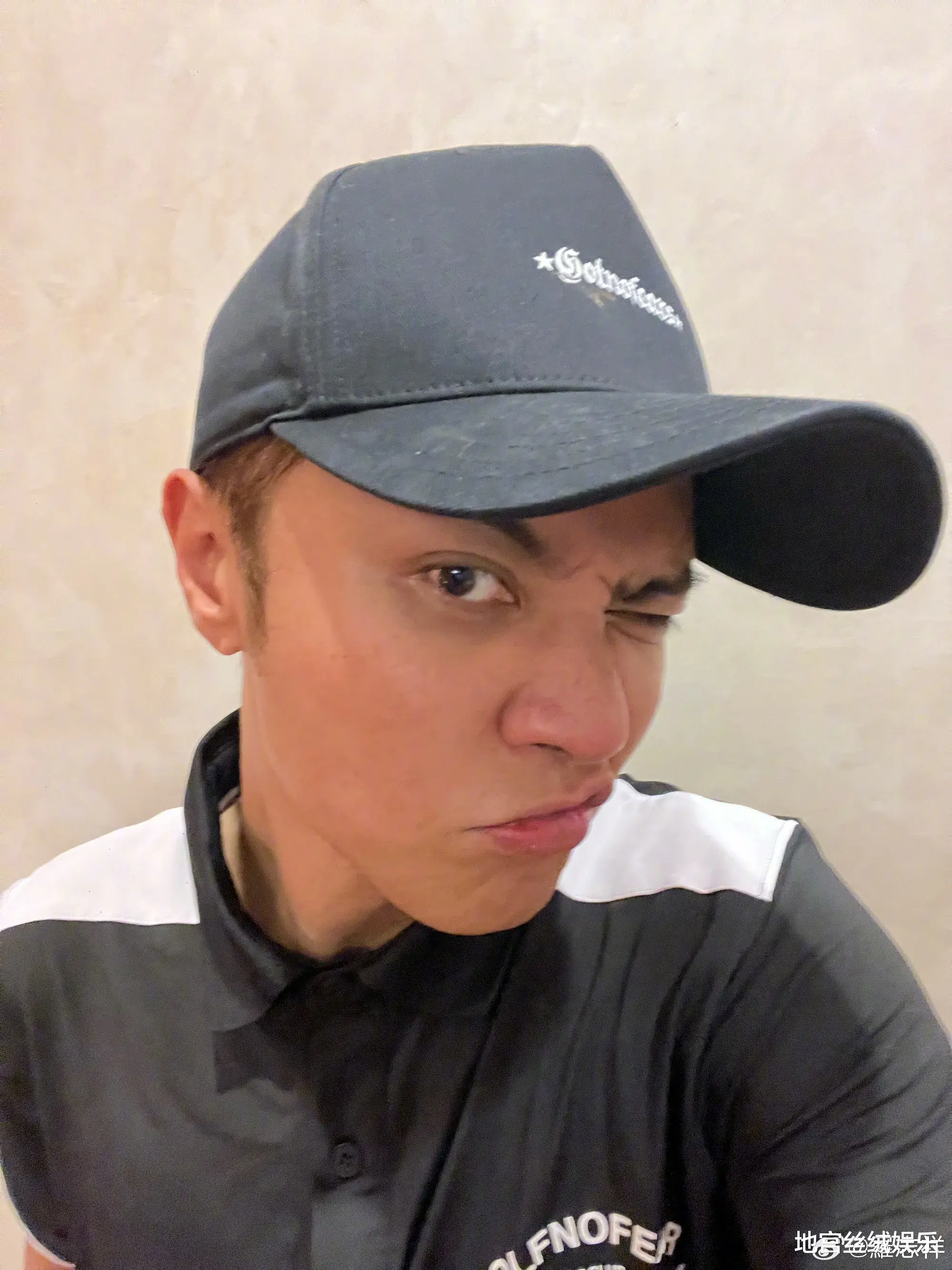 罗志祥整容了?面部僵硬脸肿不自然,发面像蜡像,拍照自证被嘲丑