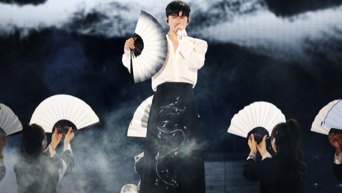 张杰演唱会上严重翻车！连累无辜素人被骚扰，没想到他竟这种态度