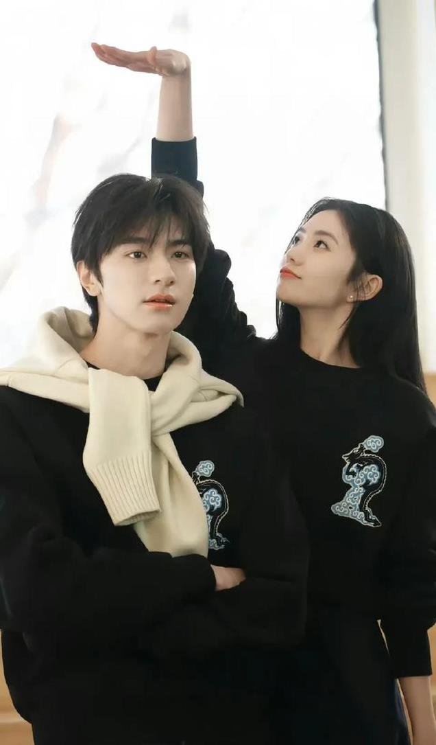 内顶级娱CP出炉,博肖登顶,张凌赫白鹿10林更新丽颖3李现杨紫第2