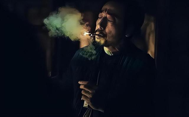 内娱\ 顶级反派 \：靠洋人媳妇养家10年成\ 软饭男 \，现55岁一夜翻盘