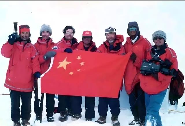 离开央视九年,65岁毕福剑现状曝光,靠着副业养家糊口、衣食无忧