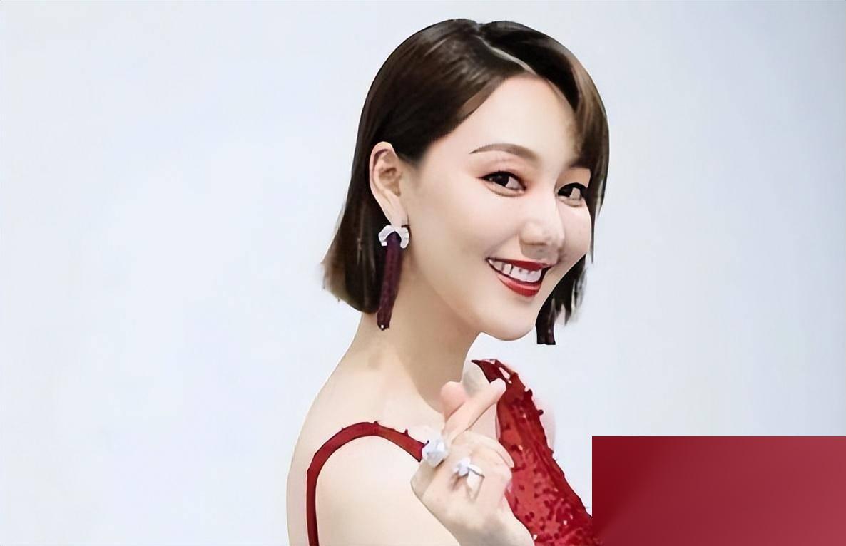 她的私生活曝光!遭央视“开除”?与小尼结婚的真相引人猜想!