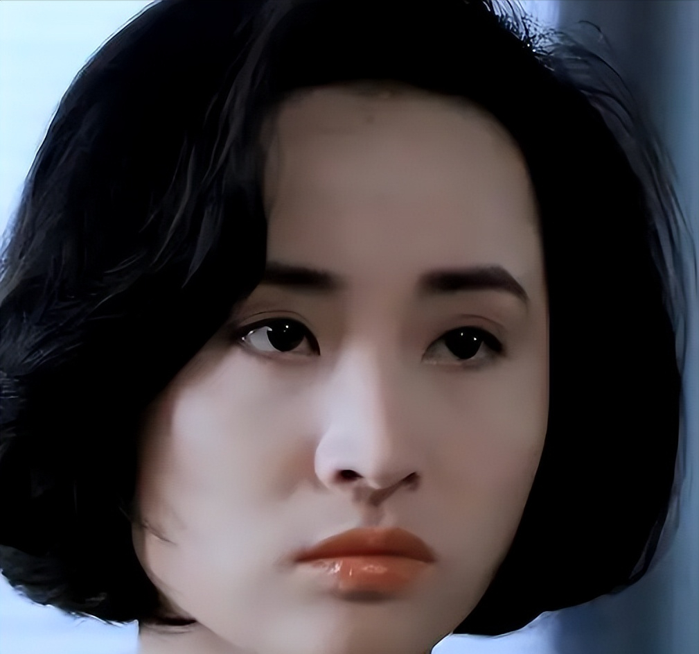 香港第一情妇:她曾是张艺谋白月光,被黑道打掉子宫,现如何了