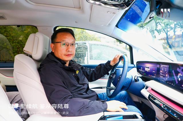 千里长测别克GL8 PHEV：补齐油耗短板，王者带电再进化