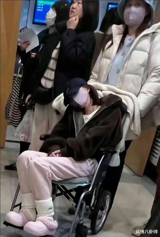 赵露思风波越闹越大!《恋人》导演邓科评论区沦陷,被骂到更改签名