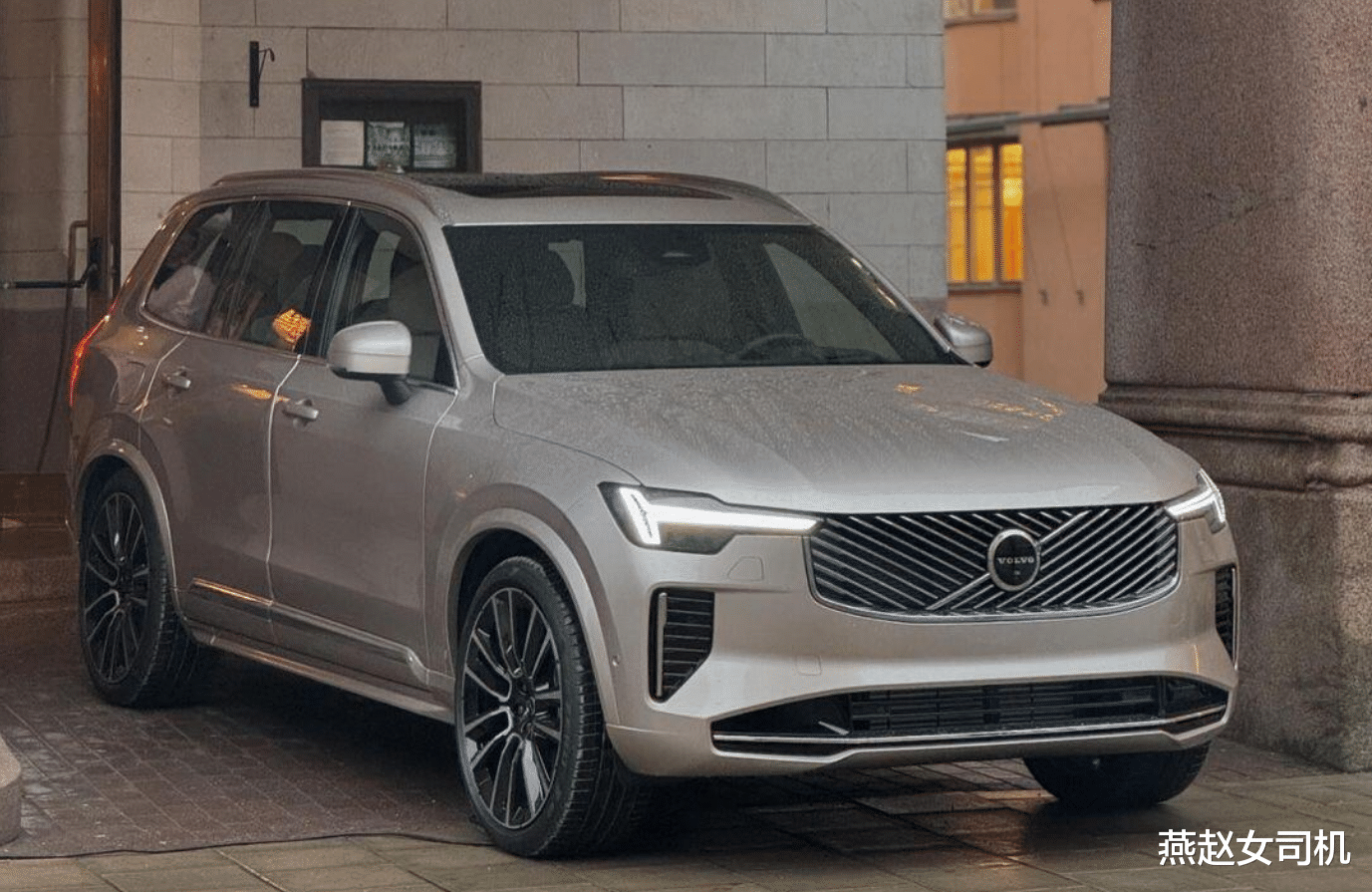 新款沃尔沃XC90实车现身,换新前脸+大屏,配455马力+空气悬架