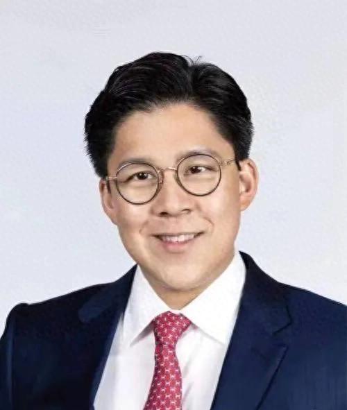 恭喜,霍启刚空降广东,正式走马上任,亮相新岗位