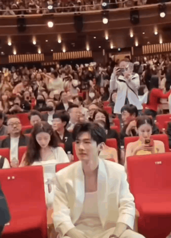 品质盛典这一夜，人情世故、江湖地位，都在这张位置图上体现得淋漓尽致