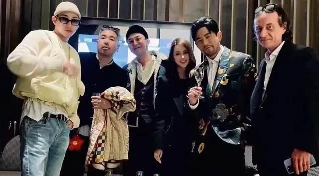 周杰伦看秀待遇高，LV 长公主带富豪老公陪同，还与权志龙巴黎聚餐