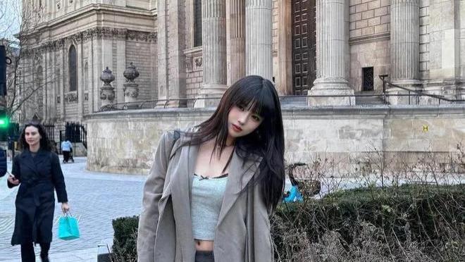 汪峰女儿小苹果出国留学，好身材高颜值造型引发热议