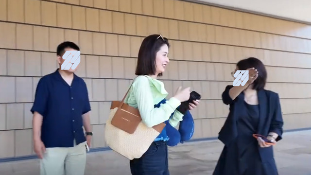 颖儿母女同游，6岁月亮高清正脸首曝光，单眼皮塌鼻梁像极付辛博