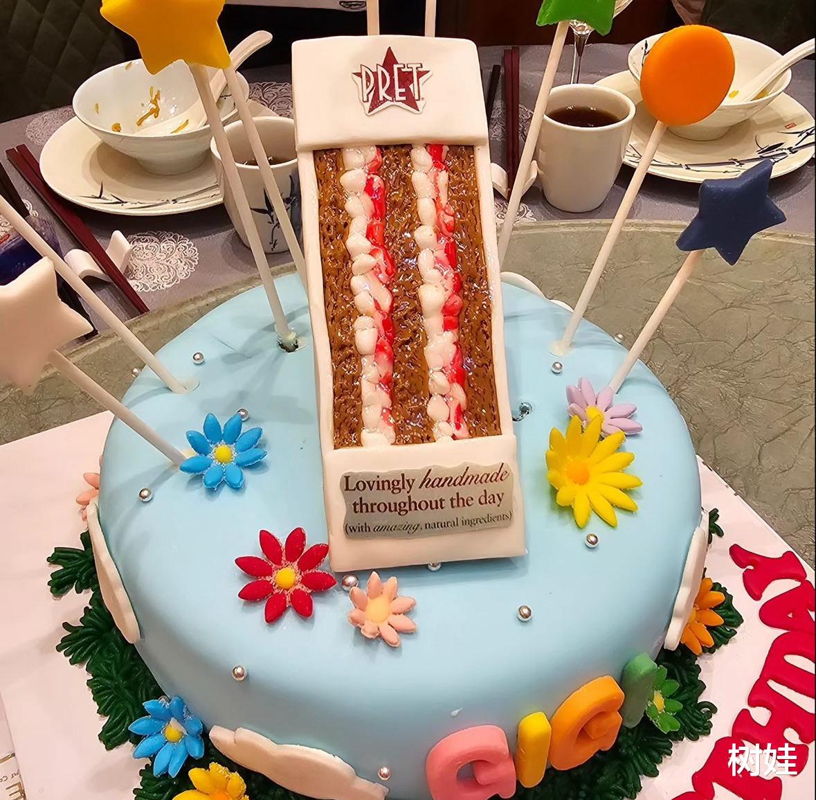 名媛赵式芝庆祝45岁生日,女友现身两人搭肩合照,廖碧儿在场庆祝