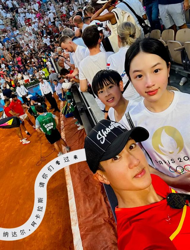 吴尊一家四口奥运之旅,neinei身高超妈妈,max和小时候一摸一样