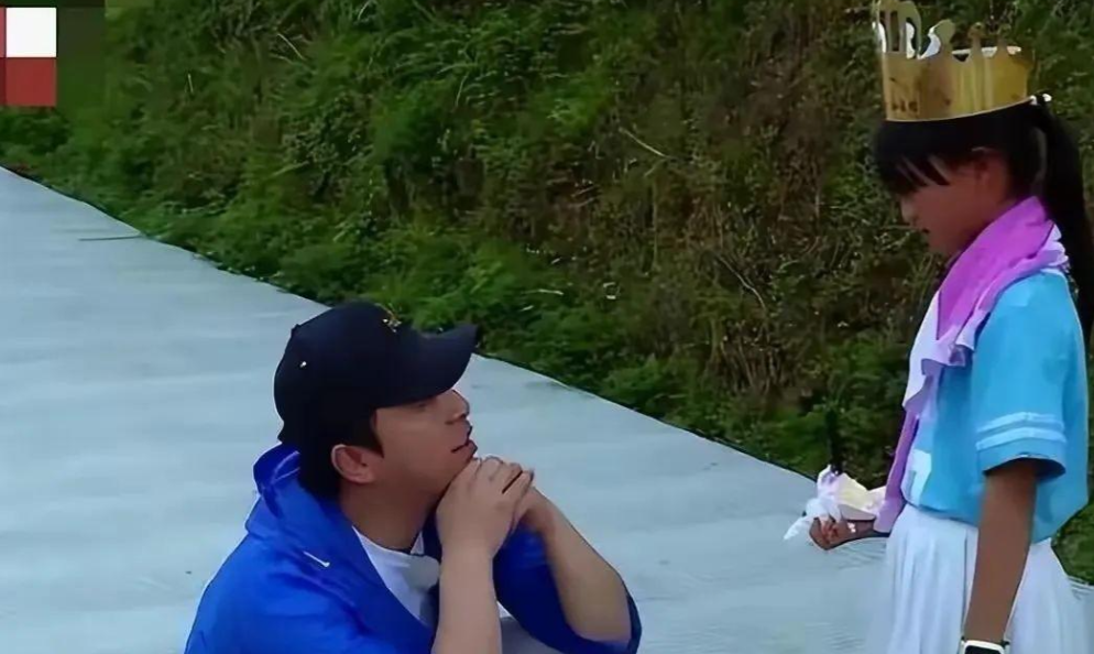 看到山区女孩被奶奶扇了一巴掌后,黄渤直接放弃了资助她的想法