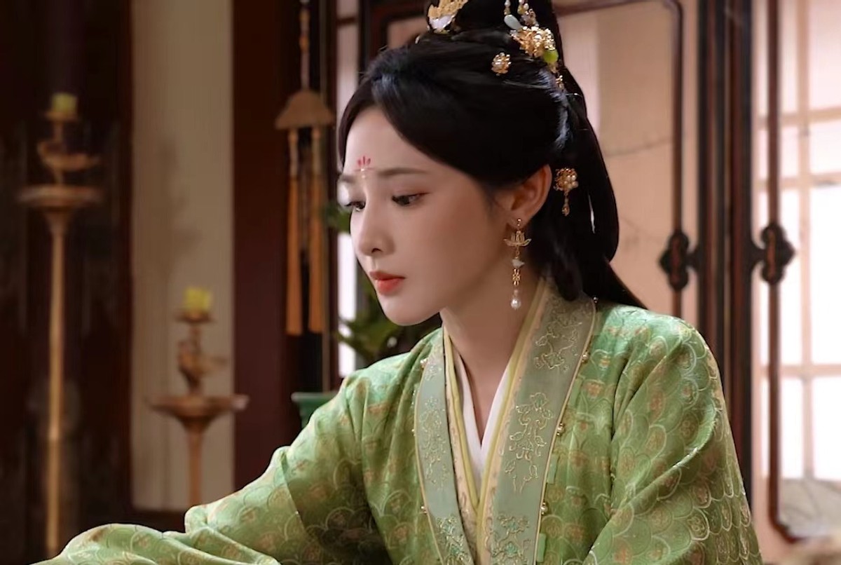 《凤凰台上》杀青,任嘉伦太帅,彭小苒美出新高度,配角阵容太绝