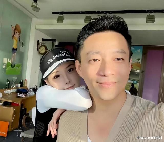 求婚后汪小菲首次现身，与未婚妻巡视自家店面，宠爱程度胜过大S