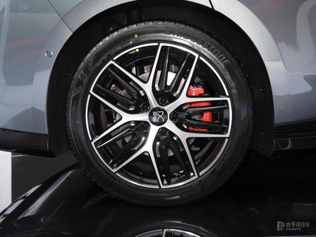 比亚迪汉L发布 定位30万级 车长超5米/零百加速2.7秒 竞争小米SU7