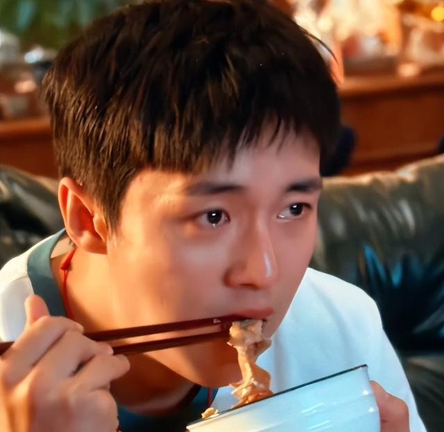 全程哽咽,《迎风的青春》大结局,是我今年看过最扎心的大结局