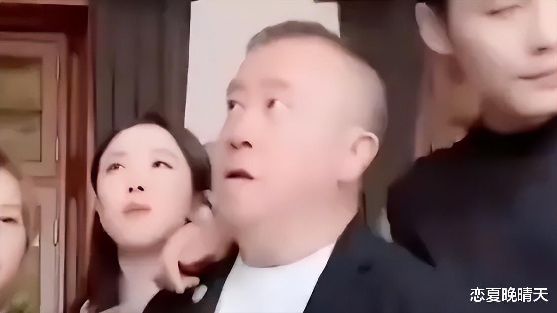 曾志伟看三只羊带货美诚月饼表情