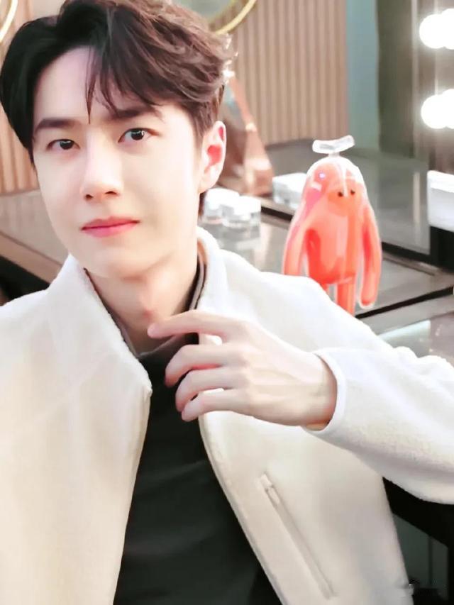 跨年晚会一夜，最帅男艺人洗牌，酷盖登顶，于适第9嘉伦第8李现6