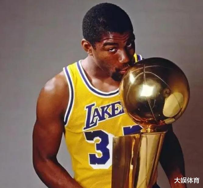 魔术师约翰逊可惜了，职业生涯仅仅13年，否则成就更高