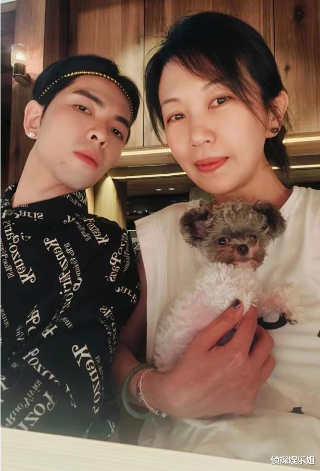 萧敬腾老婆七夕晒夫妻合照,51岁林有慧超显年轻,男帅女美好般配