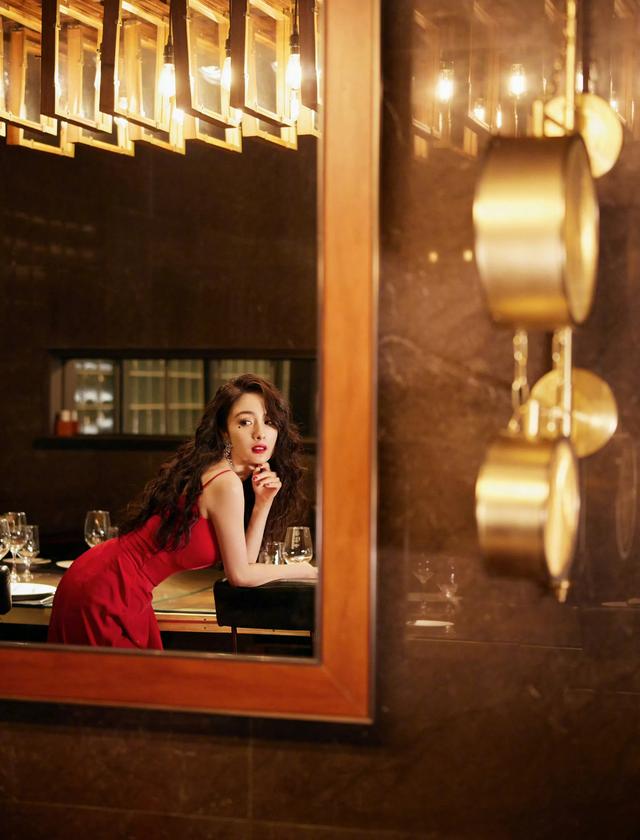 杨幂红裙 幂姐氛围感[色] ???