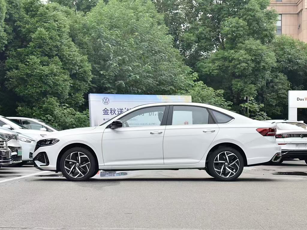 朗逸与轩逸是现在市场销量比较好的燃油车型，你会怎么选择呢？