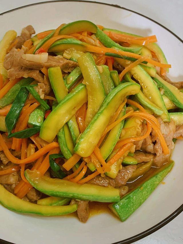 夏天这菜大量上市，用它包饺子，孩子常吃视力好，个子蹭蹭长！