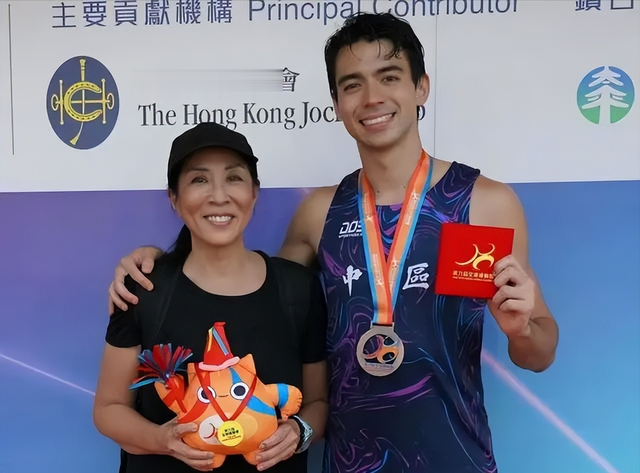 吴彦祖发文曝传奇家世,爷爷是上海滩大佬,创办中国首家奶粉公司