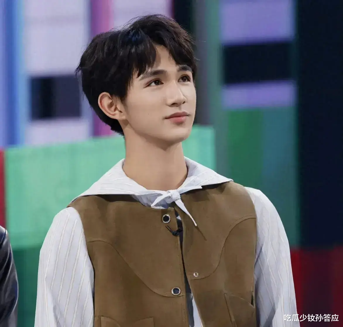 自毁前途？荣梓杉想不开割双眼皮，网友直言：还我妈生朱朝阳！