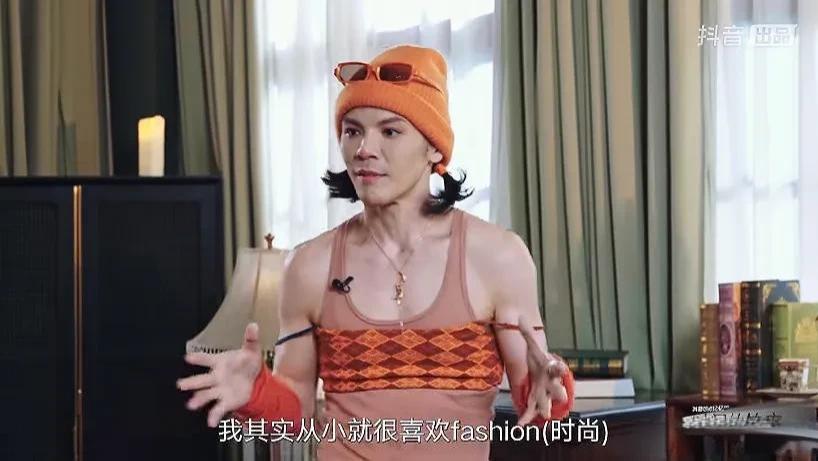 向佐首次回应穿女装：在娱乐圈就是要娱乐大家，感慨终于活出自己