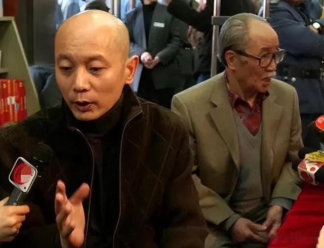 妹妹远在美国，父母也已离世，如今67岁膝下无子的葛优如何了？