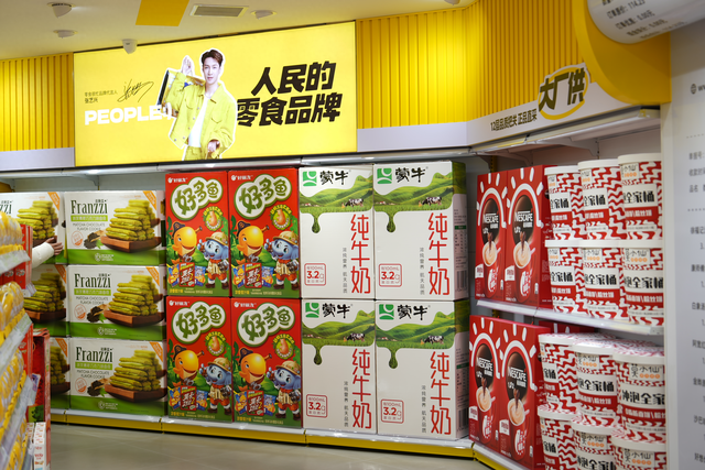 零食很忙开“超大”零食店,主卖巨型零食,日均营业额50万