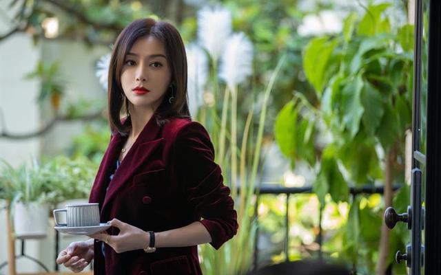 许晴的臀、殷桃的腰、李小冉的胸,这些中年女星性感起来真要命