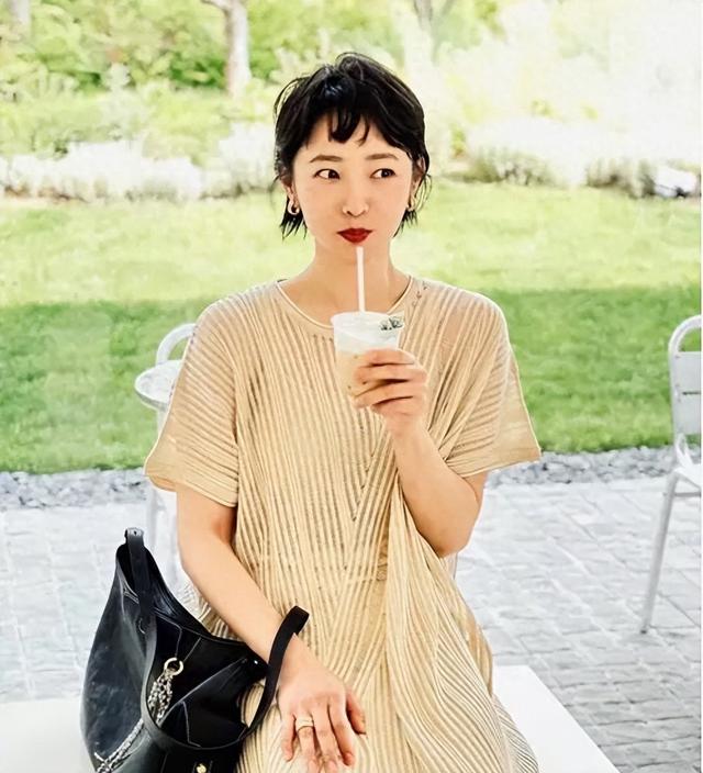 41岁白百合，再婚短发，元气满满，状态好到爆