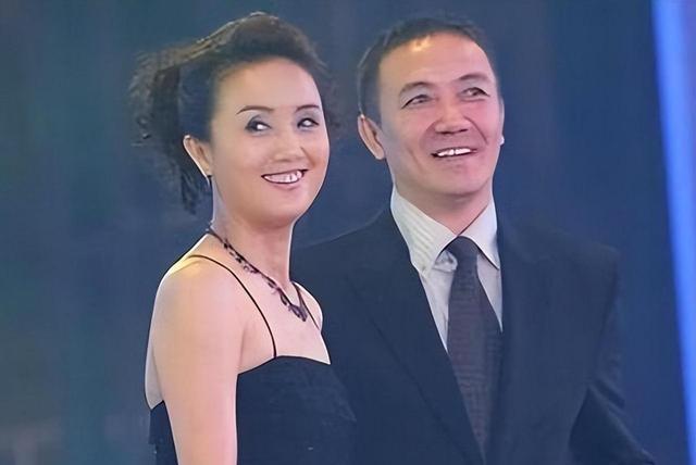 善恶终有报!“抛妻弃子”的李幼斌,如今等来的是儿子30年的报复
