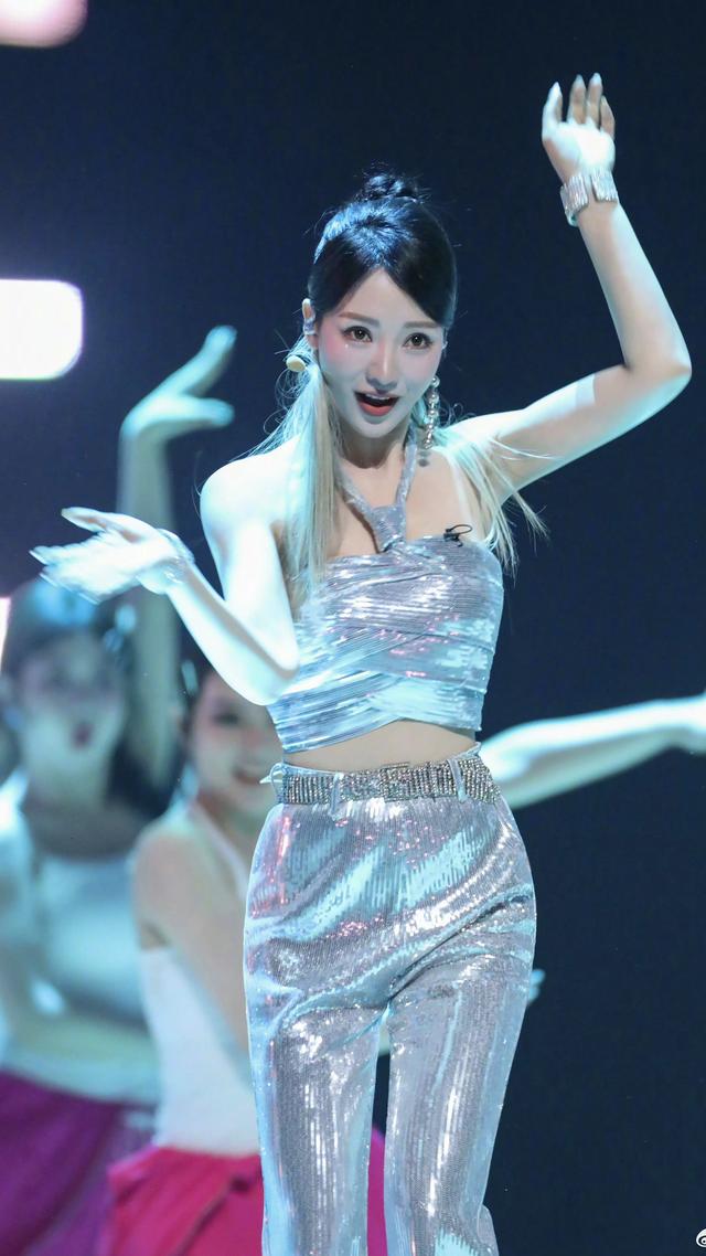 柳岩|柳岩 综艺节目现场，乘风破浪的姐姐！