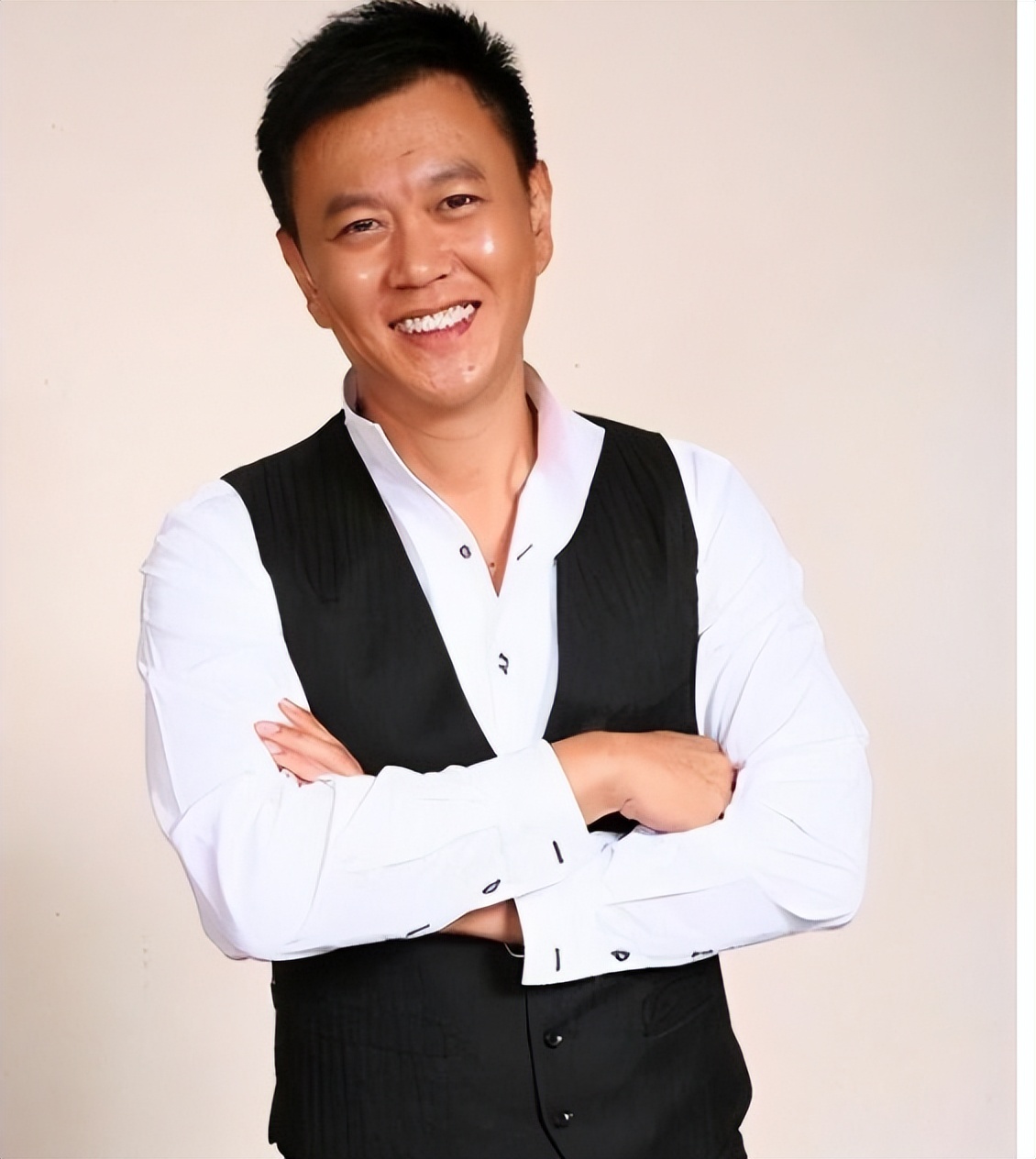 “最贵龙套”冯嘉怡:身为富豪爱演戏,片酬不够车油钱,只为过瘾