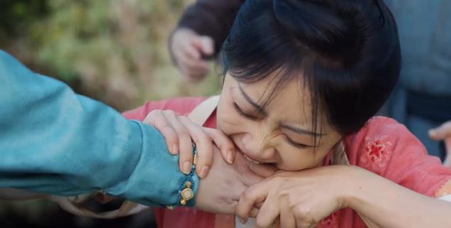 谭松韵《蜀锦人家》收视率杀疯了,弃剧网友越来越多,理由很一致