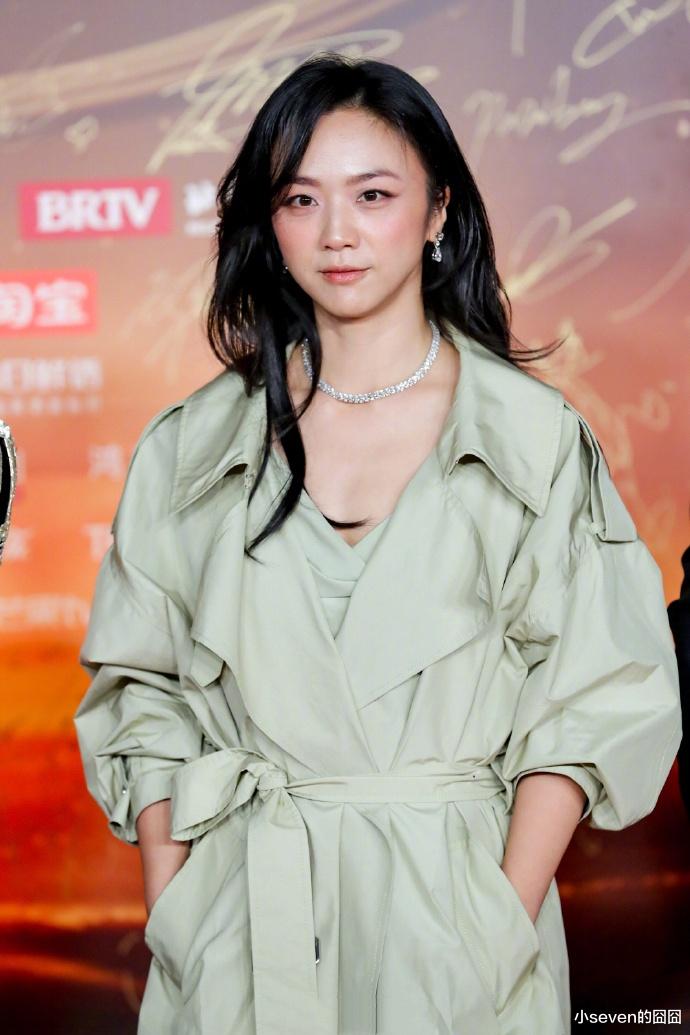 微博之夜折射圈内咖位，赵丽颖压番马丽，和杨紫座位却比不上宋佳