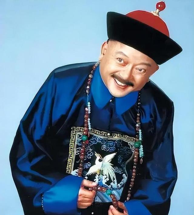 时隔一年终于回应，王刚被批卖四合院移民美国，谁知他是根正苗红